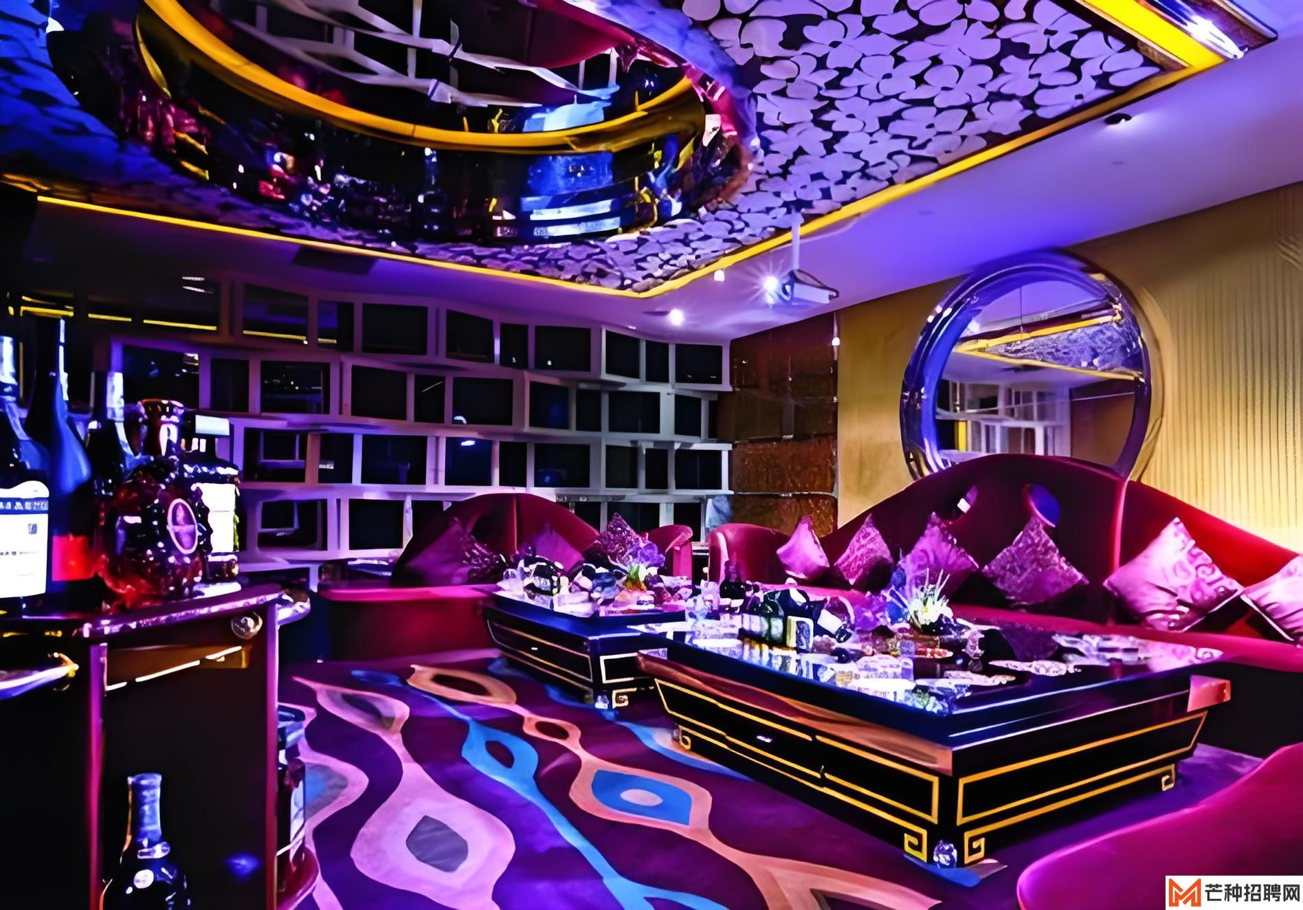 重庆打卡新地标：太空主题酒吧炫酷来袭