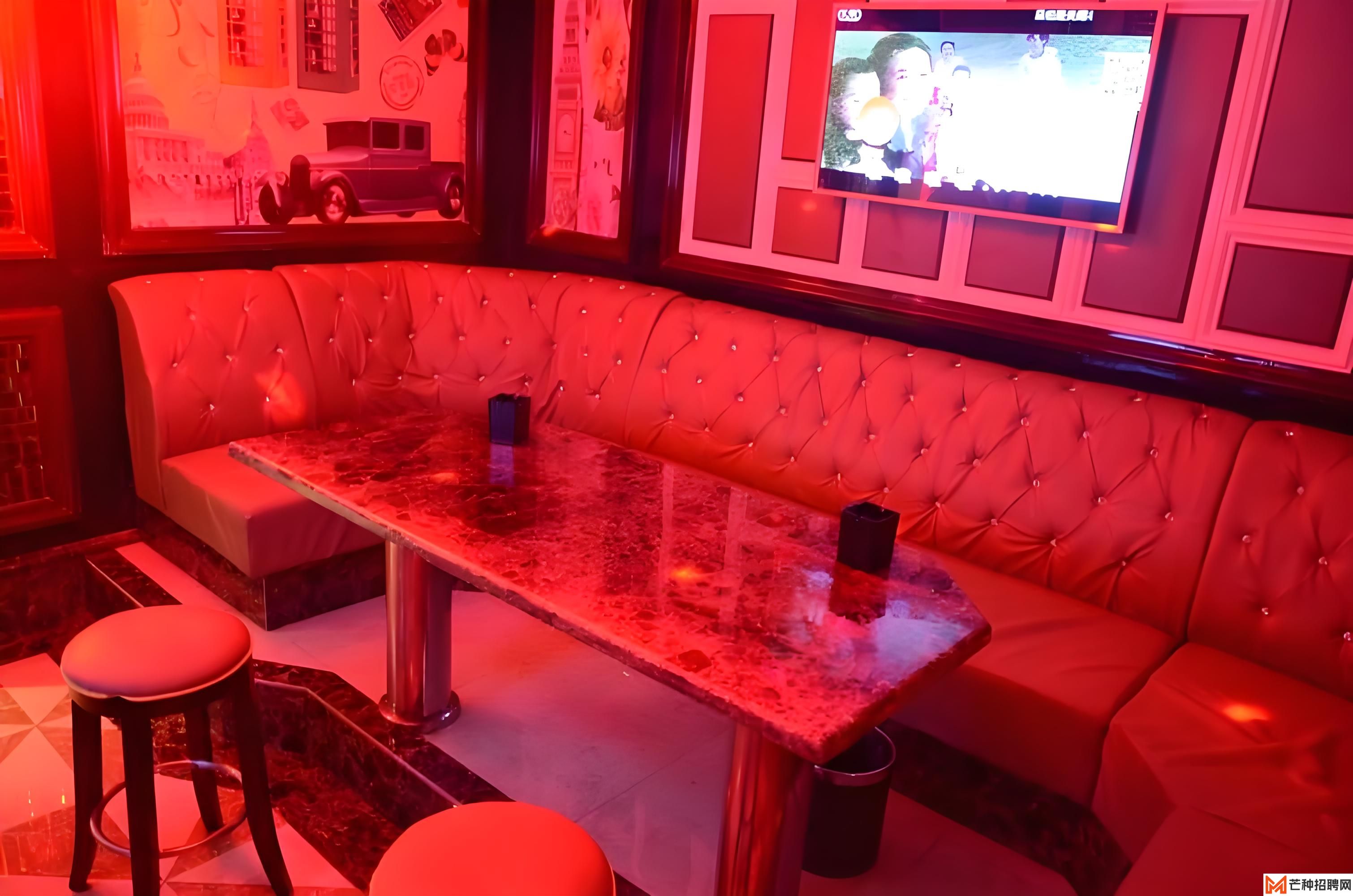 加入我们，发现夜的精彩——豪华商务酒吧急招全职女性服务专员