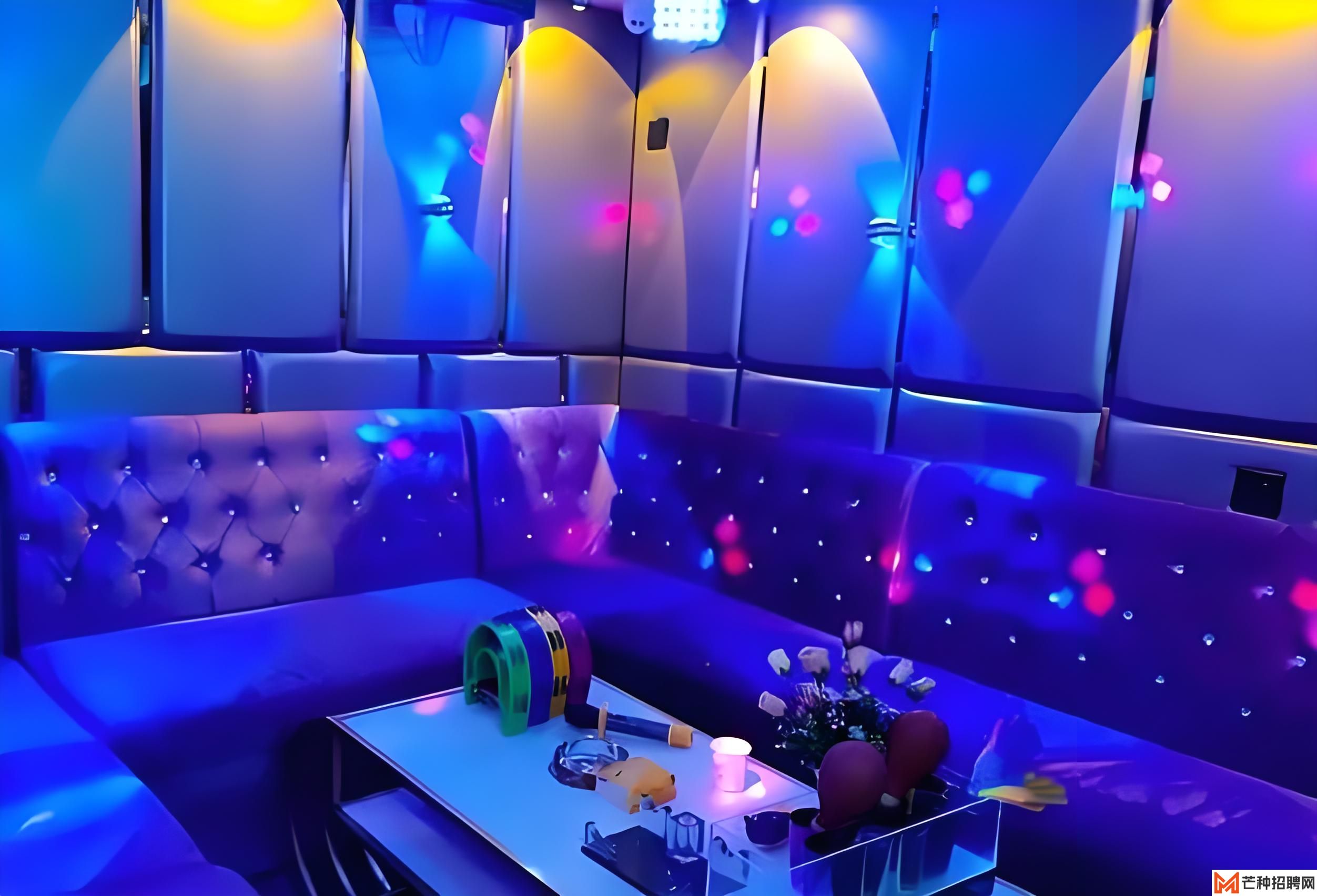 重庆知名酒吧诚聘女性营销专员：挑战高薪，炫酷夜生活等你来！